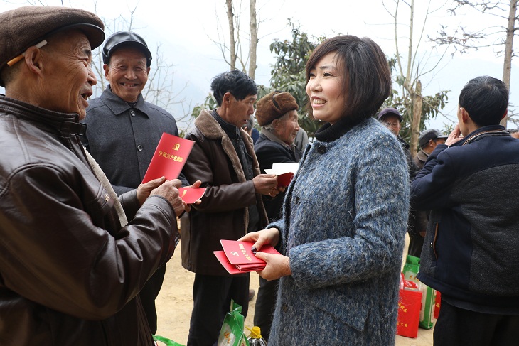 180213朝天區(qū)總工會(huì)開展春節(jié)前黨員干部慰問活動(dòng) - 副本.JPG